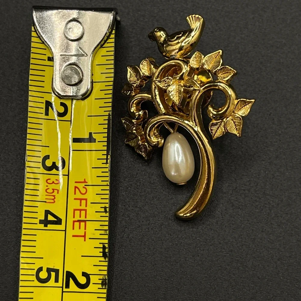 Vintage‎ Gold Tone Bird on Branch Pin Faux Pearl Drop Lapel Brooch Botanical